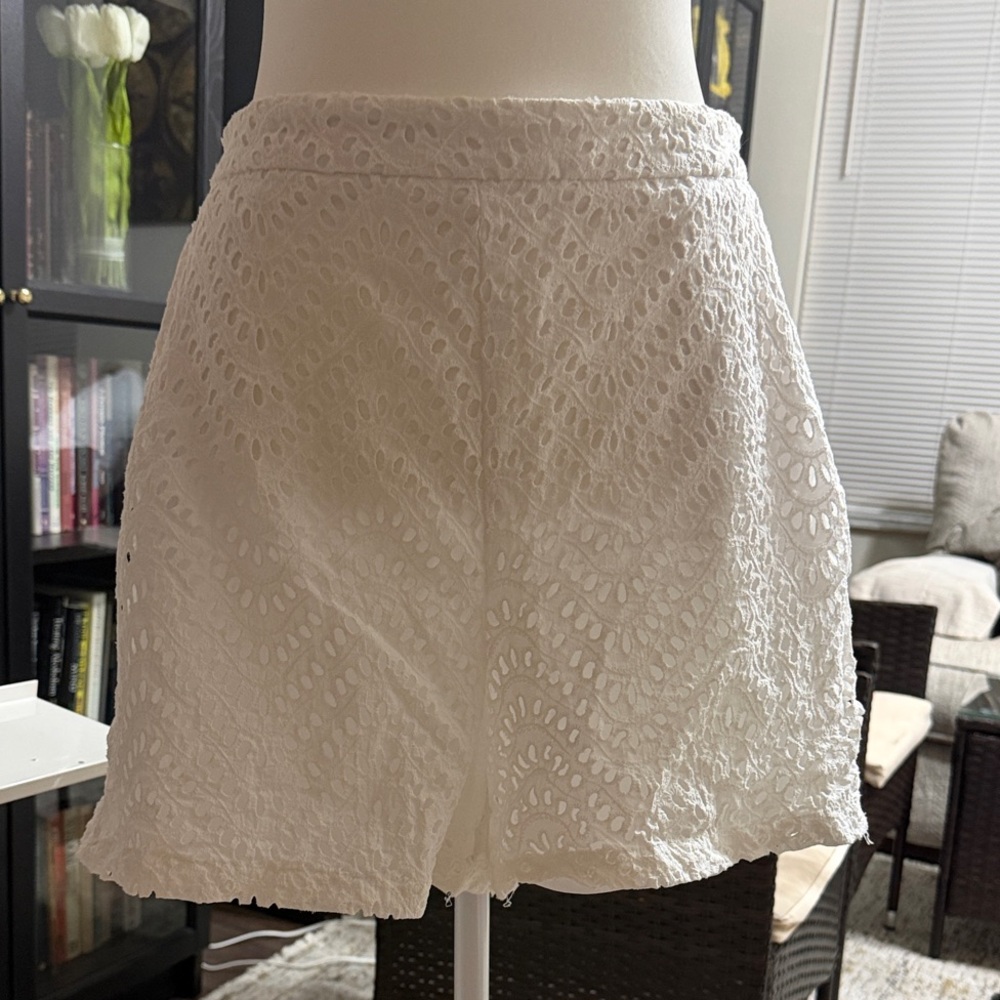 Simply Very Vera Wang Cream Eyelet Shorts.
